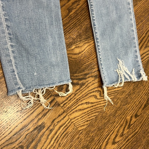 Hudson Jeans - very comfy - one side open and other has threads- Crop - Riley - - Picture 5 of 7